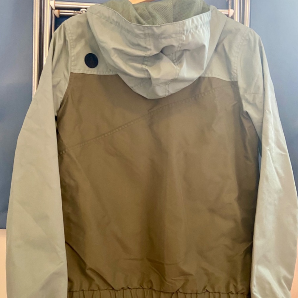 Light Green and Olive Two-Tone Hooded Jacket - Picture 7 of 7